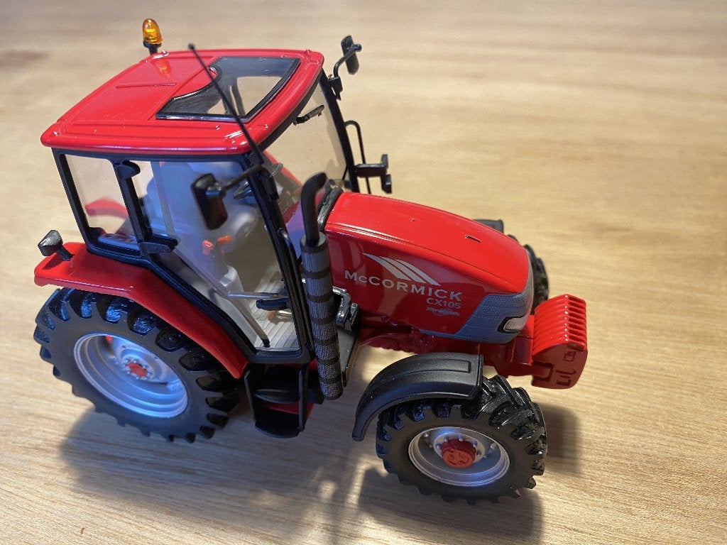 McCormick CX105 UH, Hobby en Vrije tijd, Ophalen of Verzenden, Zo goed als nieuw, Tractor of Landbouw, Universal Hobbies