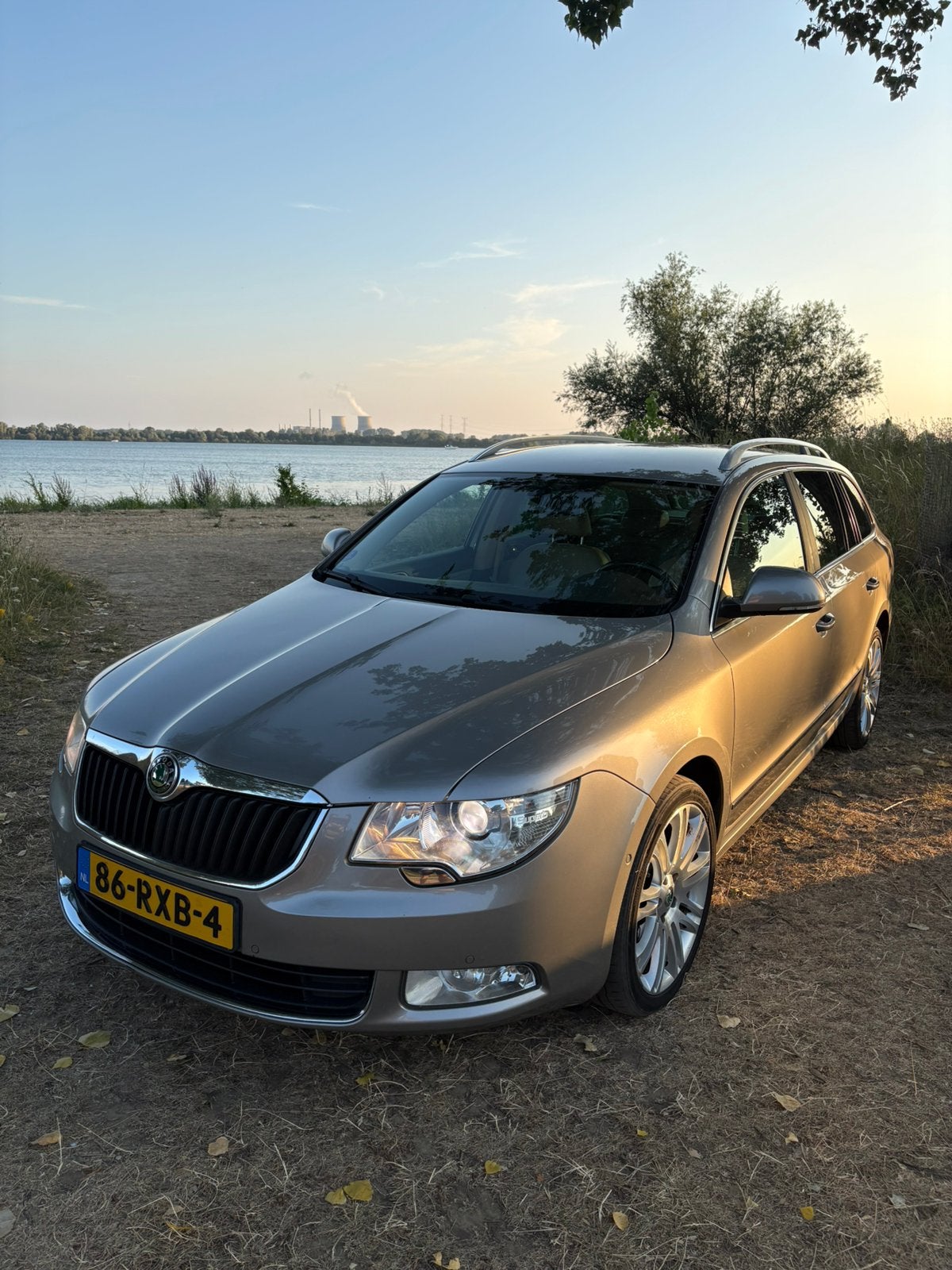 Skoda Superb 1.8 TSI 118KW Automaat Dsg-7 Combi 2011 Beige, Beige, 4 cilinders, 700 kg, 160 pk