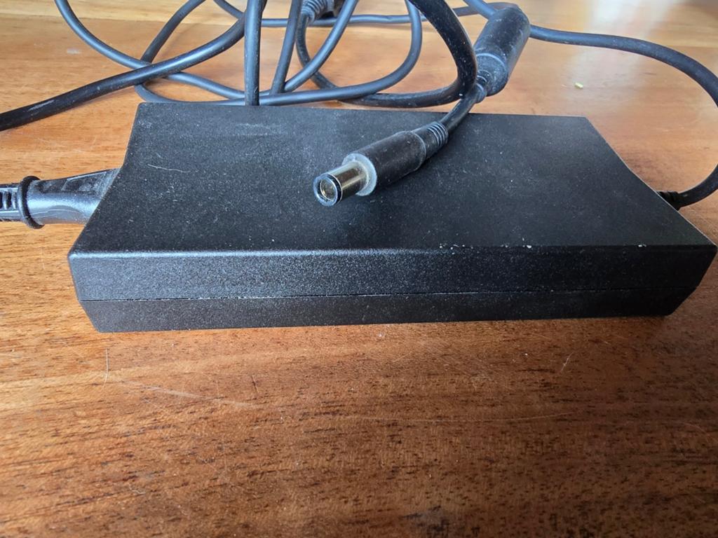 Dell laptop adapter 130w dikke plug, Computers en Software, Laptop-opladers, Ophalen of Verzenden
