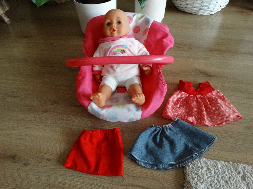 Poppen draagzitje met een pop, Verzamelen, Poppen, Ophalen of Verzenden, Gebruikt, Pop