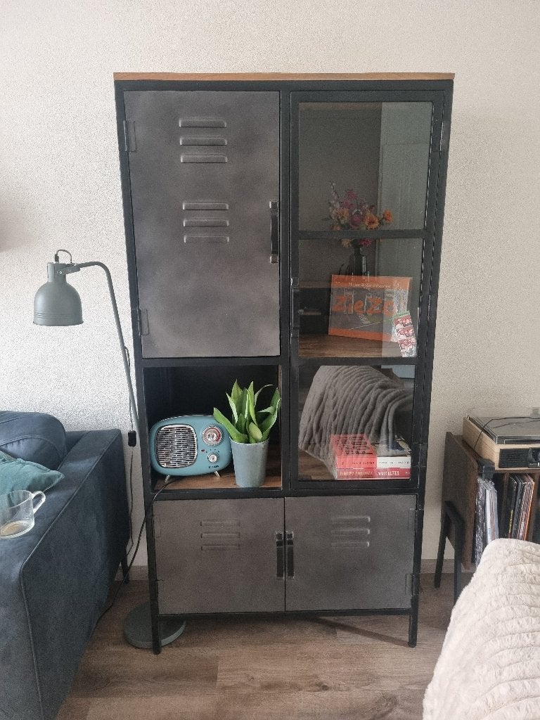 Kast zwart metaal, Ophalen, Met deur(en), 50 tot 100 cm, Zo goed als nieuw