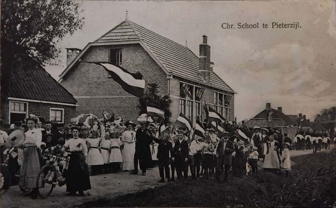 Chr. School Pieterzijl (Groningen) – gelopen 1920/1930, Verzamelen, Ansichtkaarten | Nederland, Verzenden, 1920 tot 1940, Gelopen
