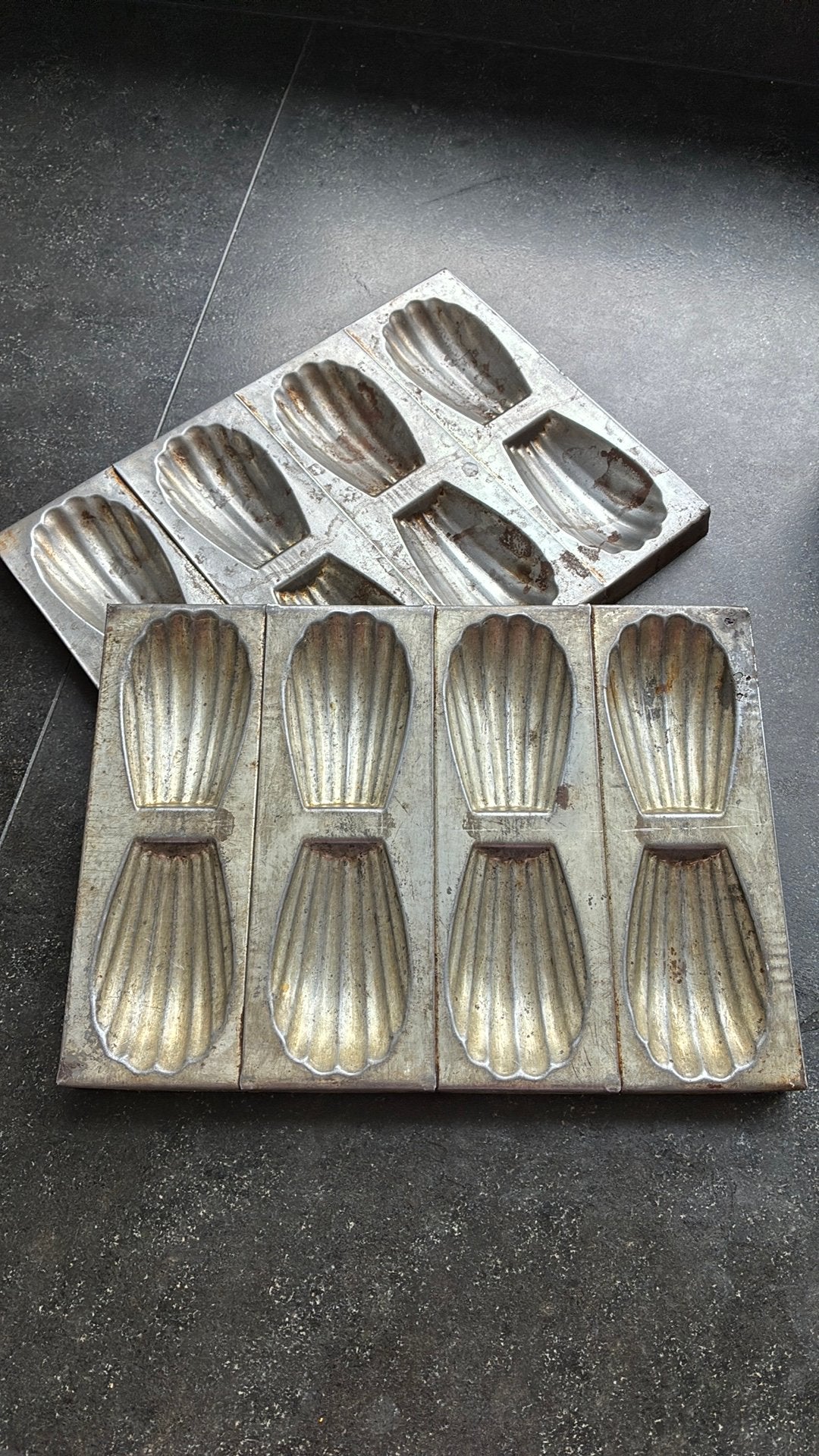 2x Vintage madeleines bakvormen, Ophalen of Verzenden, Gebruikt, Taarten, Bakvorm