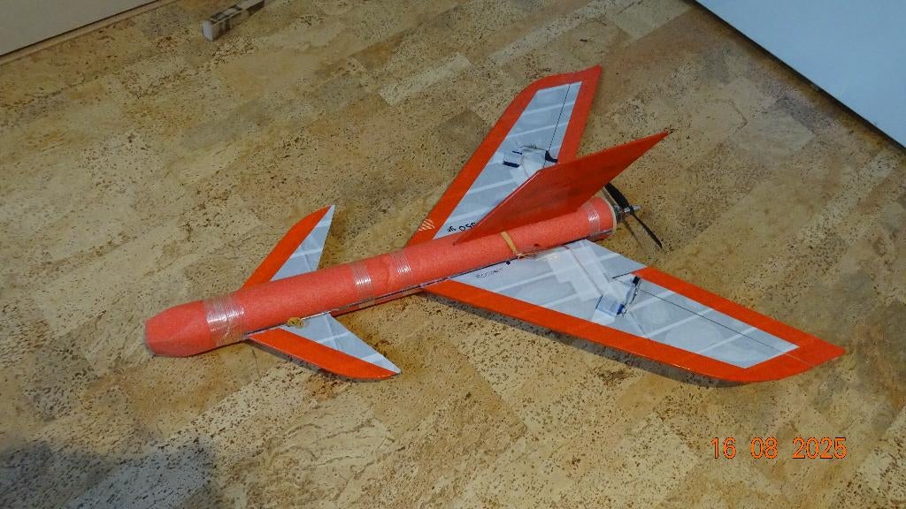 Opruiming : zelfgebouwd, eigen ontwerp, 85 cm., Ophalen, Zo goed als nieuw, Elektro, RTF (Ready to Fly)