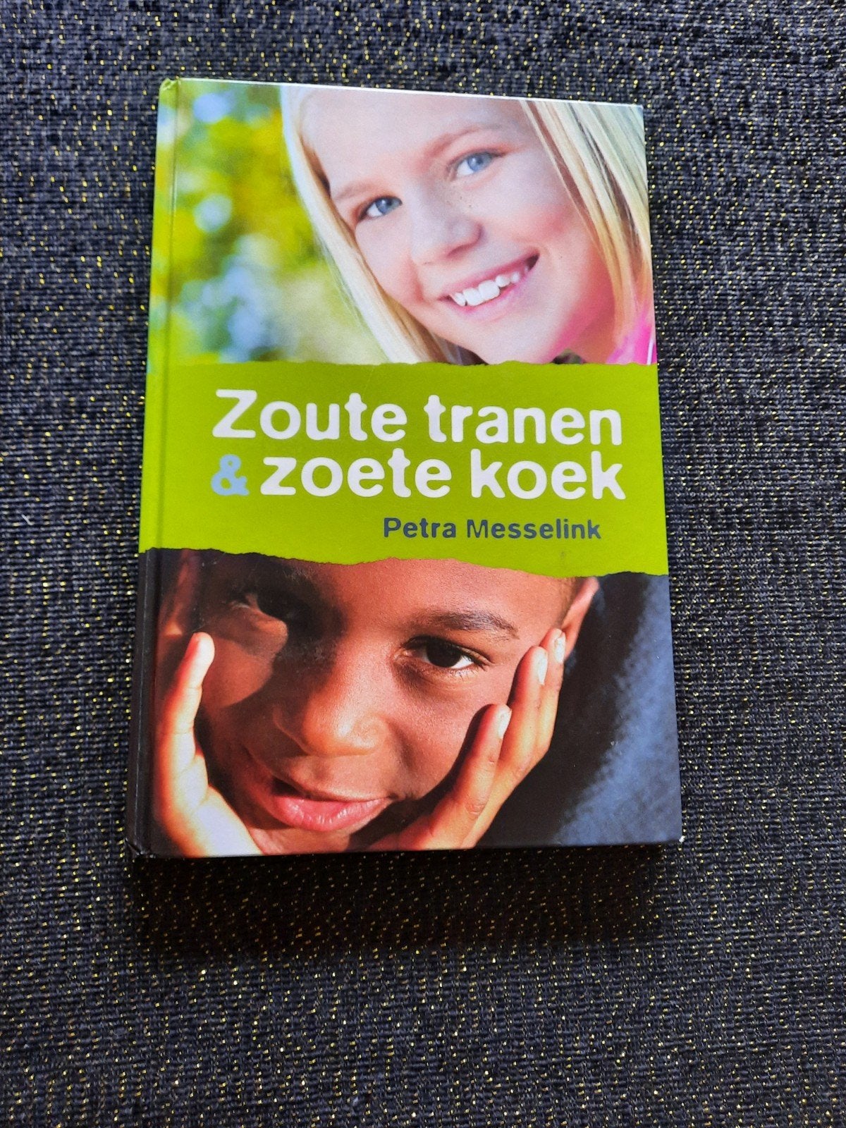 Zoute tranen & zoete koek - Petra Messelink (hardcover), Ophalen of Verzenden, Zo goed als nieuw, Petra Messelink, Fictie algemeen