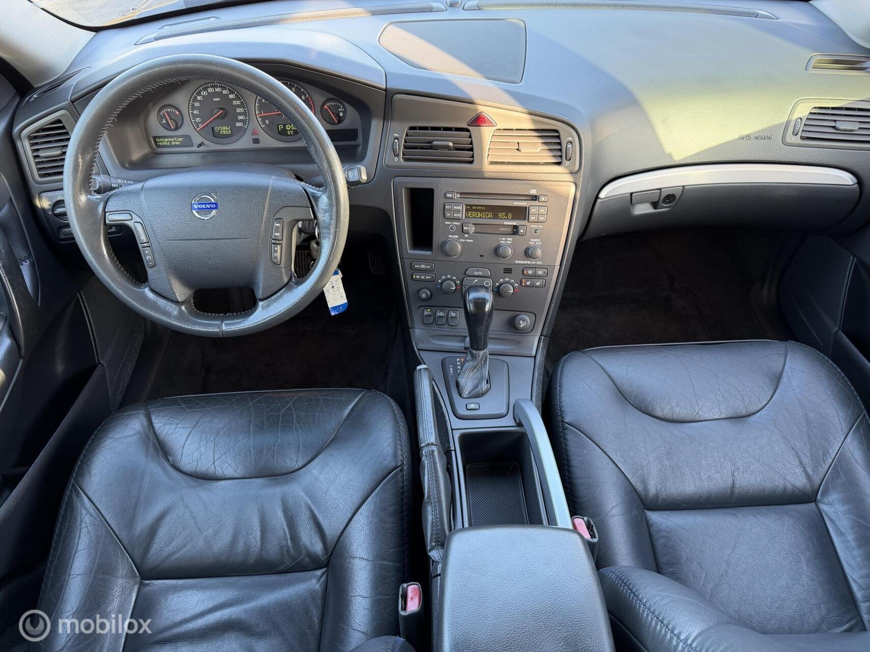 Volvo XC70 2.5 T Comfort Line AUTOMAAT / RIJKLAAR, Auto's, Volvo, Automaat, Gebruikt, Blauw, XC70