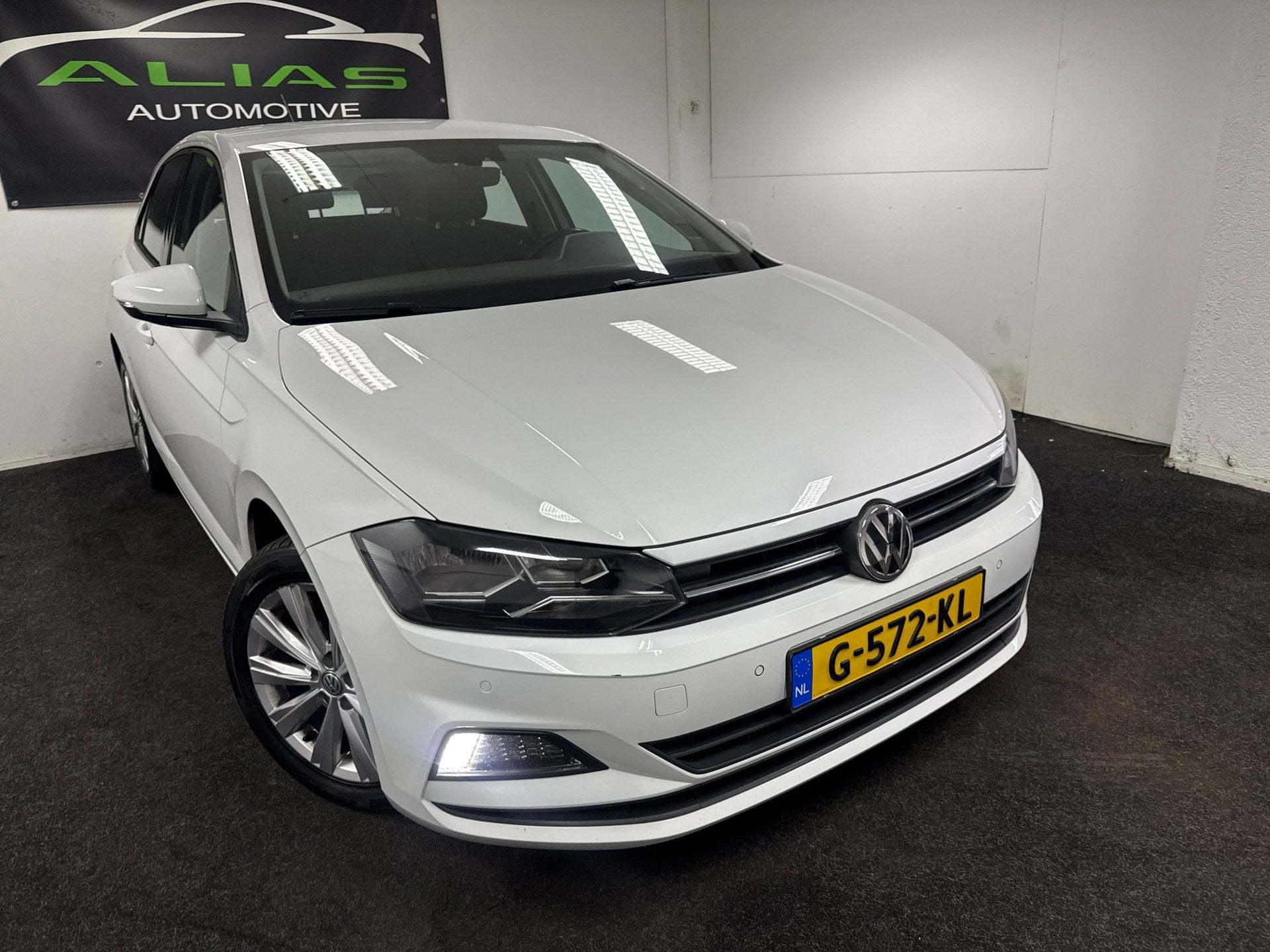 Volkswagen Polo 1.6 TDI Comfortline Business - Carplay - Nav, Auto's, Voorwielaandrijving, Gebruikt, Euro 6, Wit