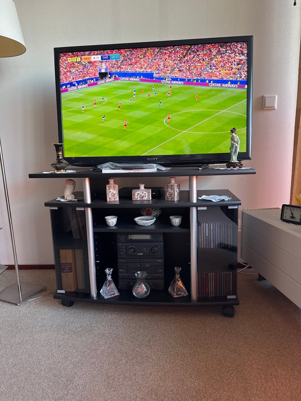 Modern zwart tv/stereo meubel met 2 deurtjes, Ophalen, Gebruikt, 50 tot 100 cm, Overige houtsoorten
