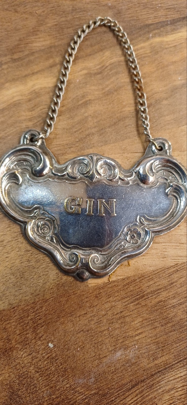 Vintage verzilverd karaffellabel GIN met ketting – rococo, Ophalen of Verzenden, Zilver