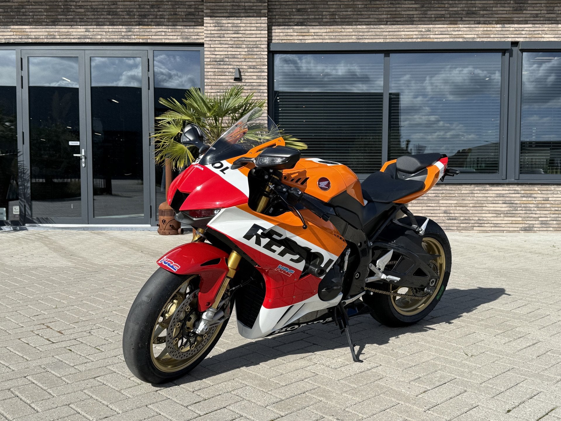 Honda CBR 1000RR-R SP FIREBLADE / HRC / 218 PK / Repsol / AK, Lange Vonder                                16
5741TT  BEEK EN DONK            , NL