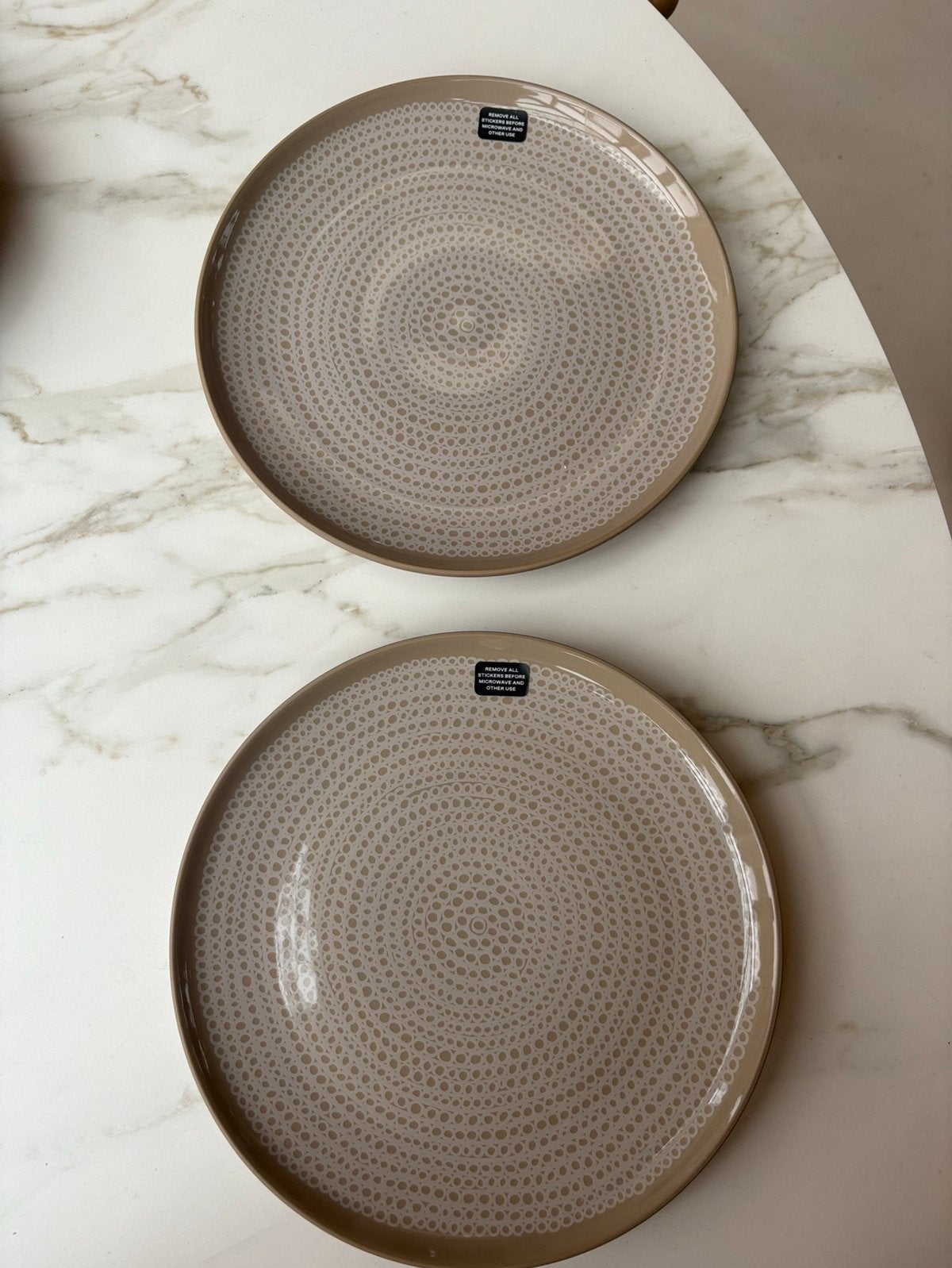 2x Marimekko Oiva Siirtolapuutarha bord 25cm beige-terra, Huis en Inrichting, Keramiek, Nieuw, Ophalen of Verzenden, Bord(en)