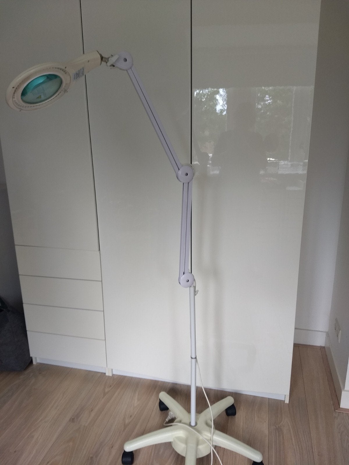 led loeplamp op wielen statief velleman professioneel, Ophalen, Zo goed als nieuw, Loeplamp