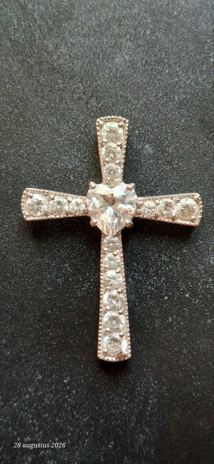 Zilverkleurig Kruisje met Zirkonia Steentjes, Sieraden, Tassen en Uiterlijk, Kettinghangers, Ophalen of Verzenden, Zo goed als nieuw