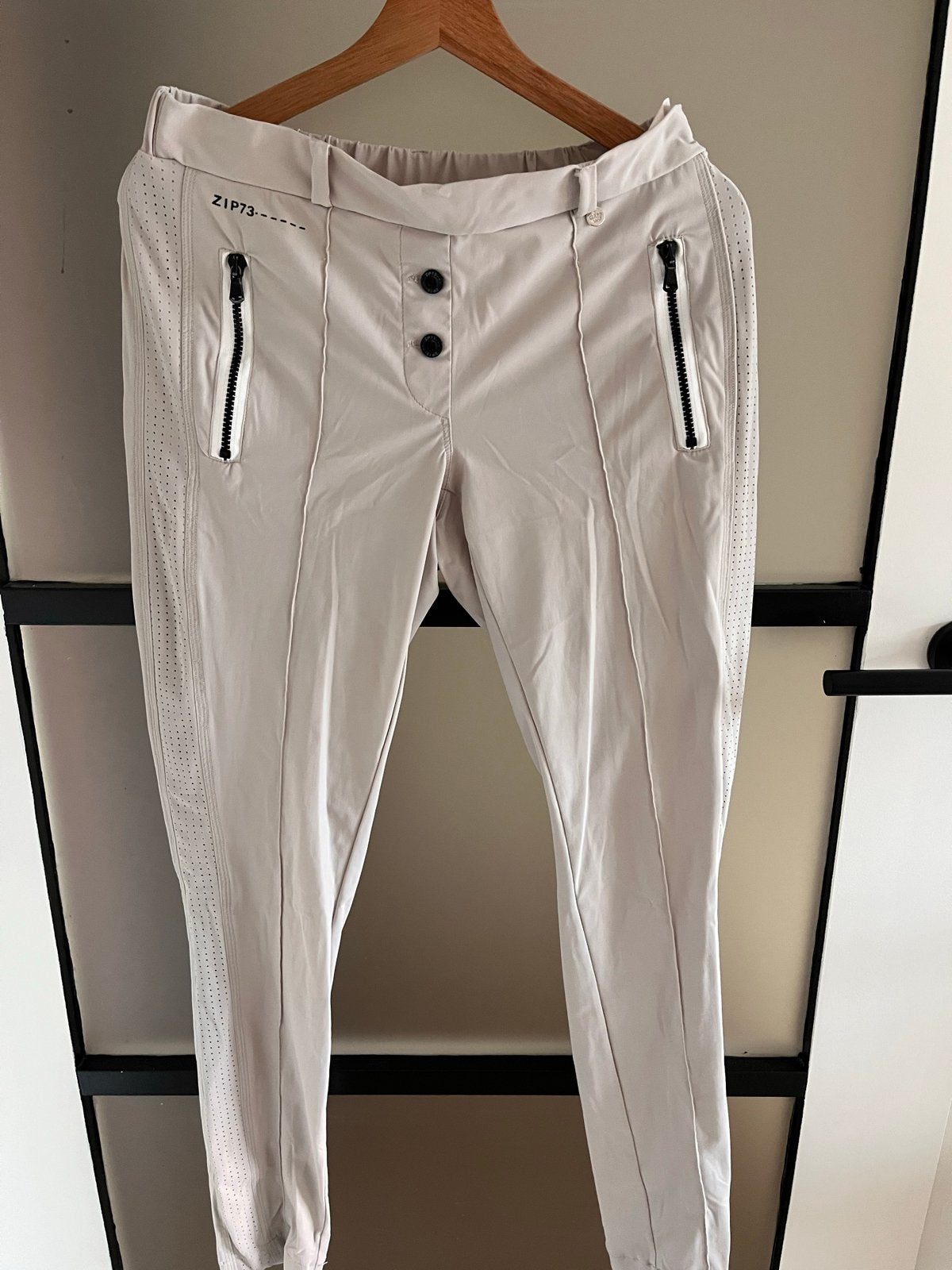 ZIP73 Dames Broek Maat 29 - Zo goed als nieuw, Beige, Ophalen of Verzenden, Zo goed als nieuw, Maat 36 (S)