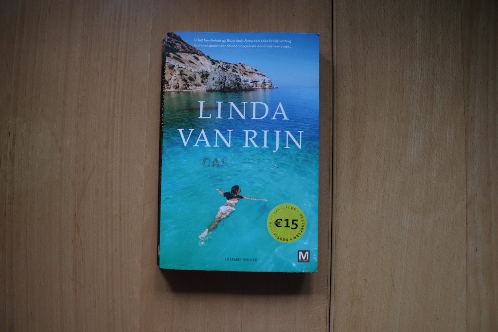 Boek: Casa Ibiza – Linda van Rijn., Gelezen, Linda van Rijn, Ophalen of Verzenden, Nederland