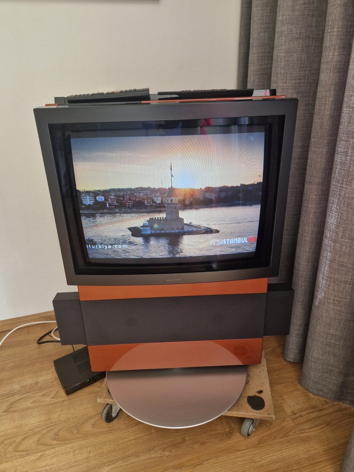 Unieke TV: Bang & Olufsen BeoCenter AV5 TV in ultieme staat, Ophalen, Gebruikt, 50 Hz, LG