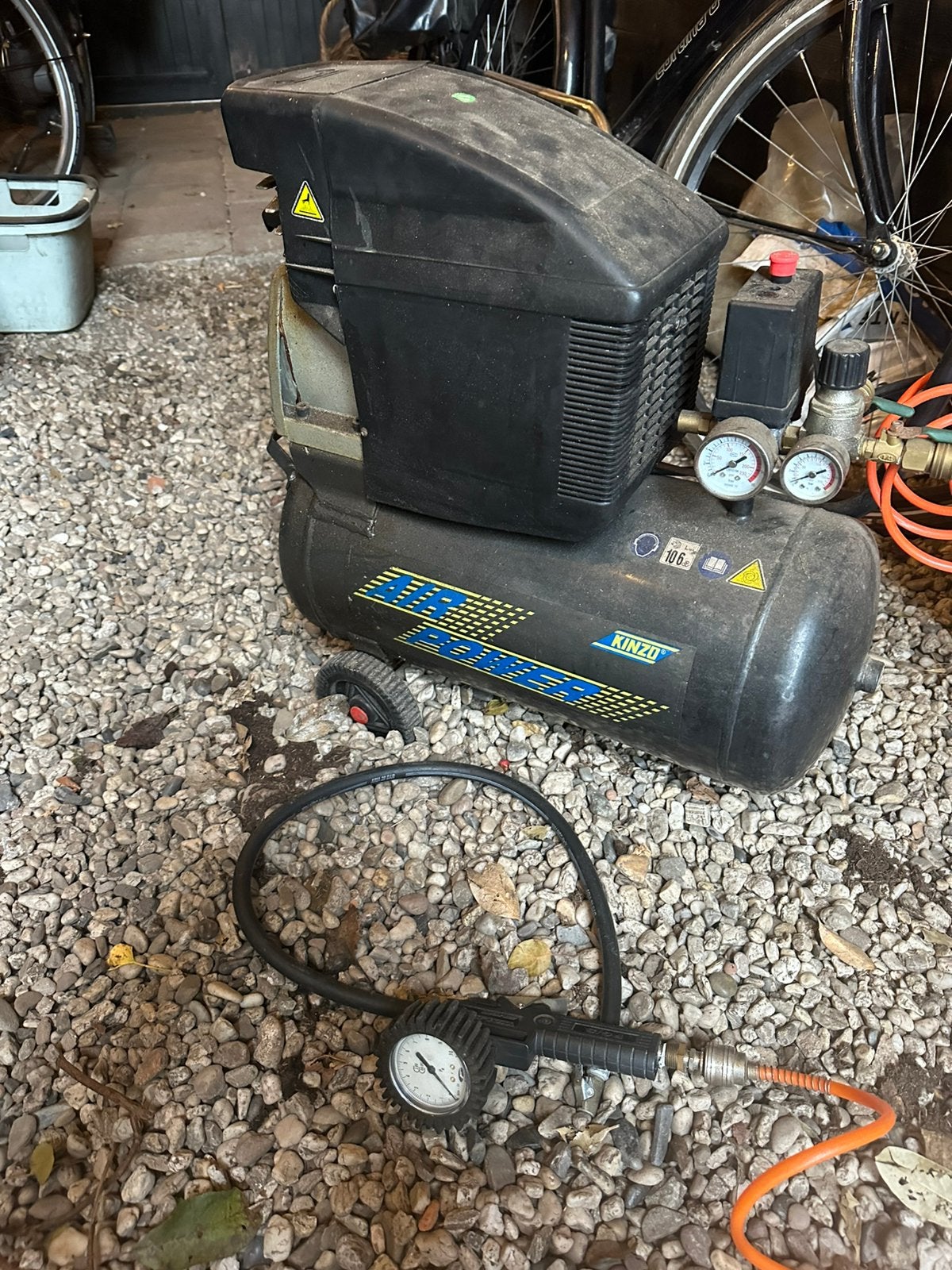 Kinzo electrische zuigercompressor, Ophalen, Gebruikt, 6 tot 10 bar, Minder dan 200 liter/min