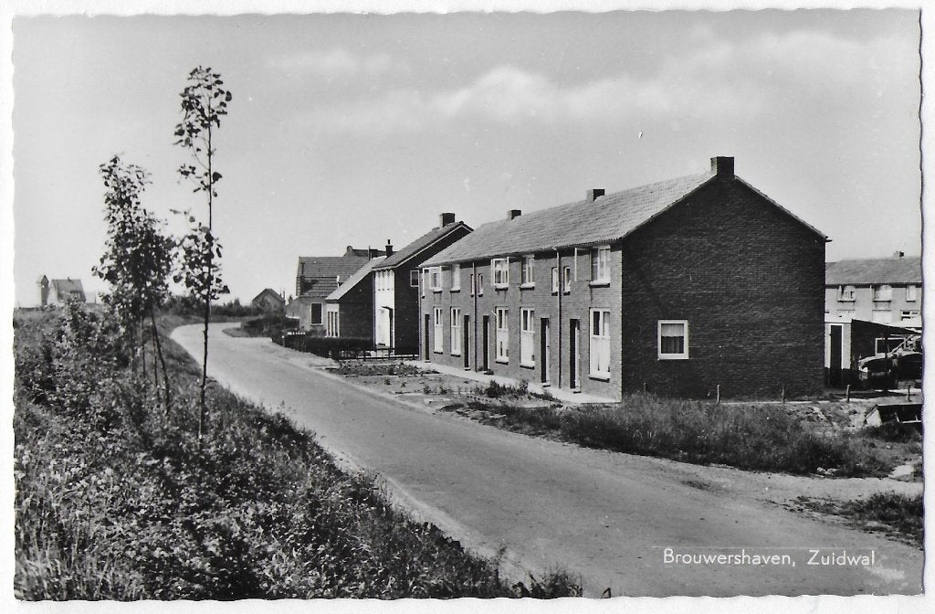Brouwershaven Zuidwal Oude ongelopen Ansichtkaart (B3422 ), Ophalen of Verzenden, 1980 tot heden, Ongelopen