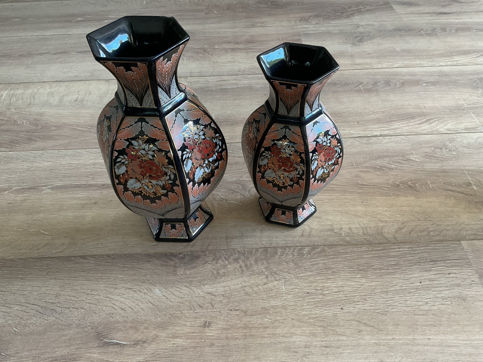 2 exclusieve Italiaanse vazen met bloemmotief - 30 & 25 cm, Ophalen of Verzenden