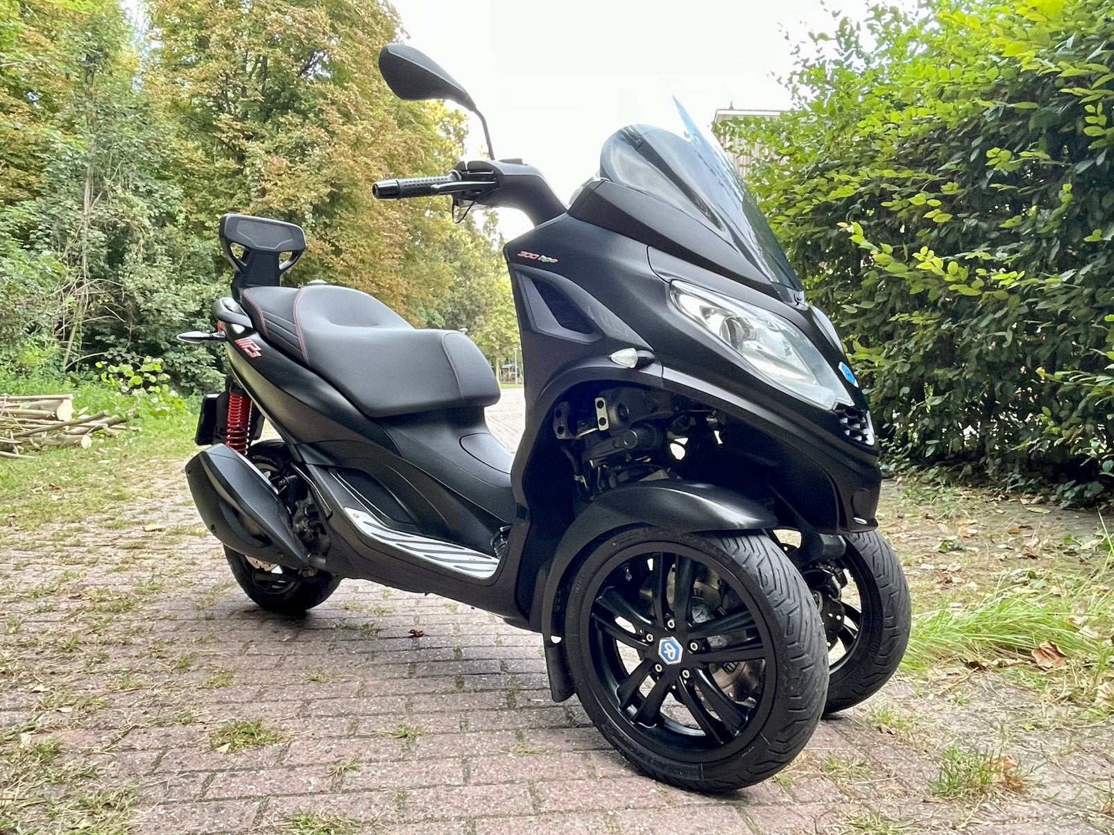 Mooie Piaggio MP3 300 HPE Sport - Mat Zwart met vele extra’s, Ophalen