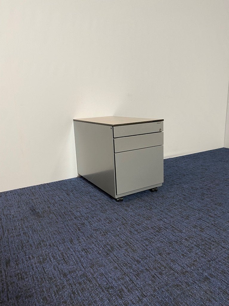 1 x Ladeblok Ahrend, aluminium, H 57 x B 42,5 x D 76 cm.