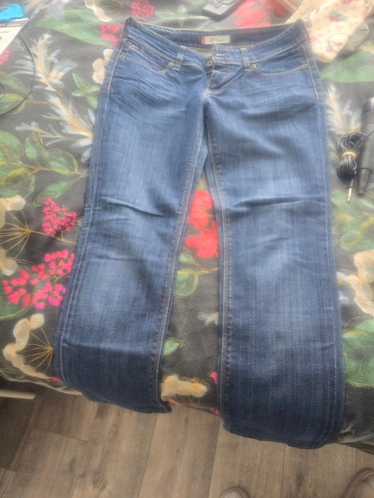 2 x damesbroek Levis 571 slim fit, Ophalen, Zo goed als nieuw, Blauw, W30 - W32 (confectie 38/40)