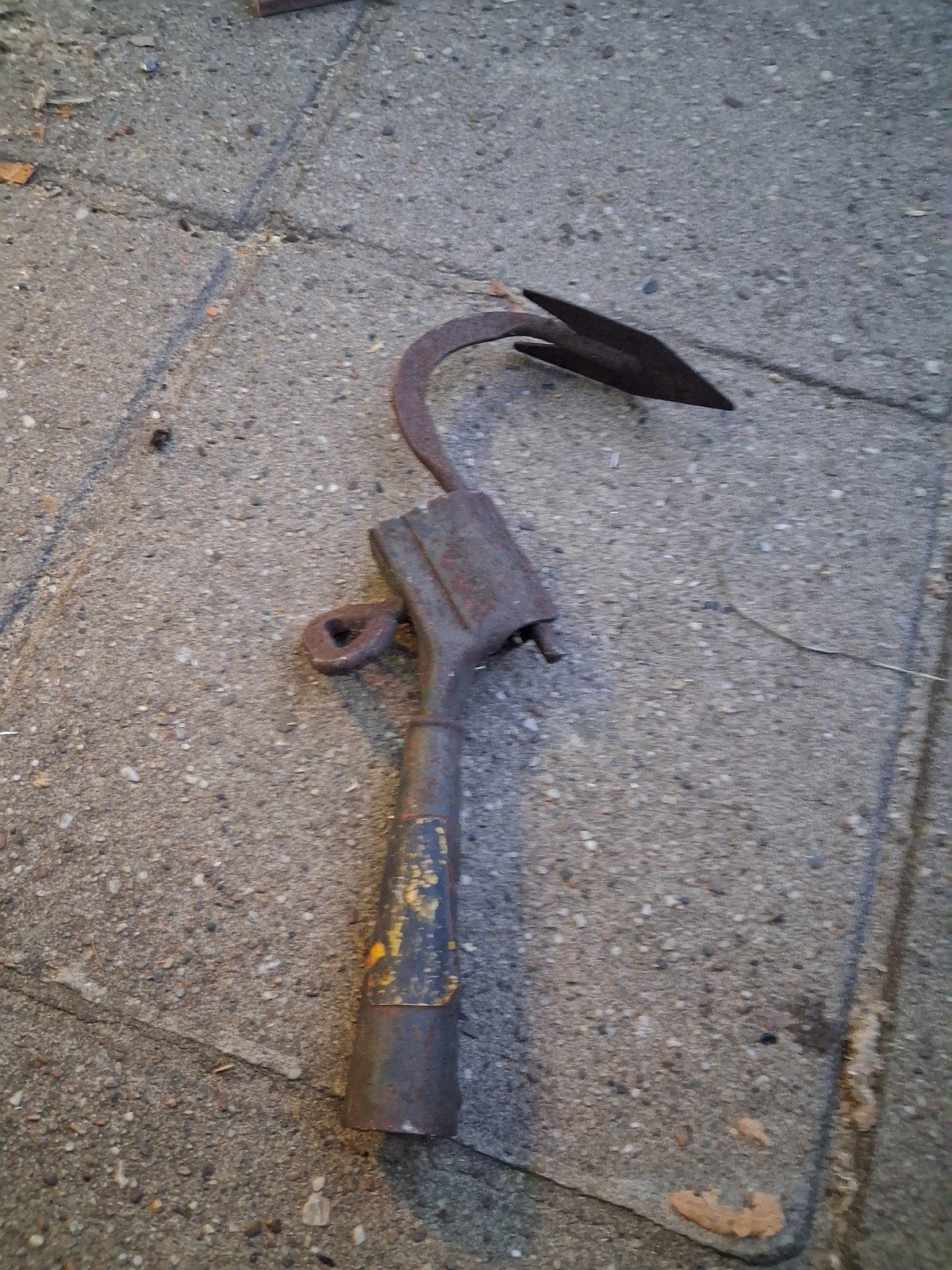 Oude roestige handcultivator/schoffel, Ophalen of Verzenden