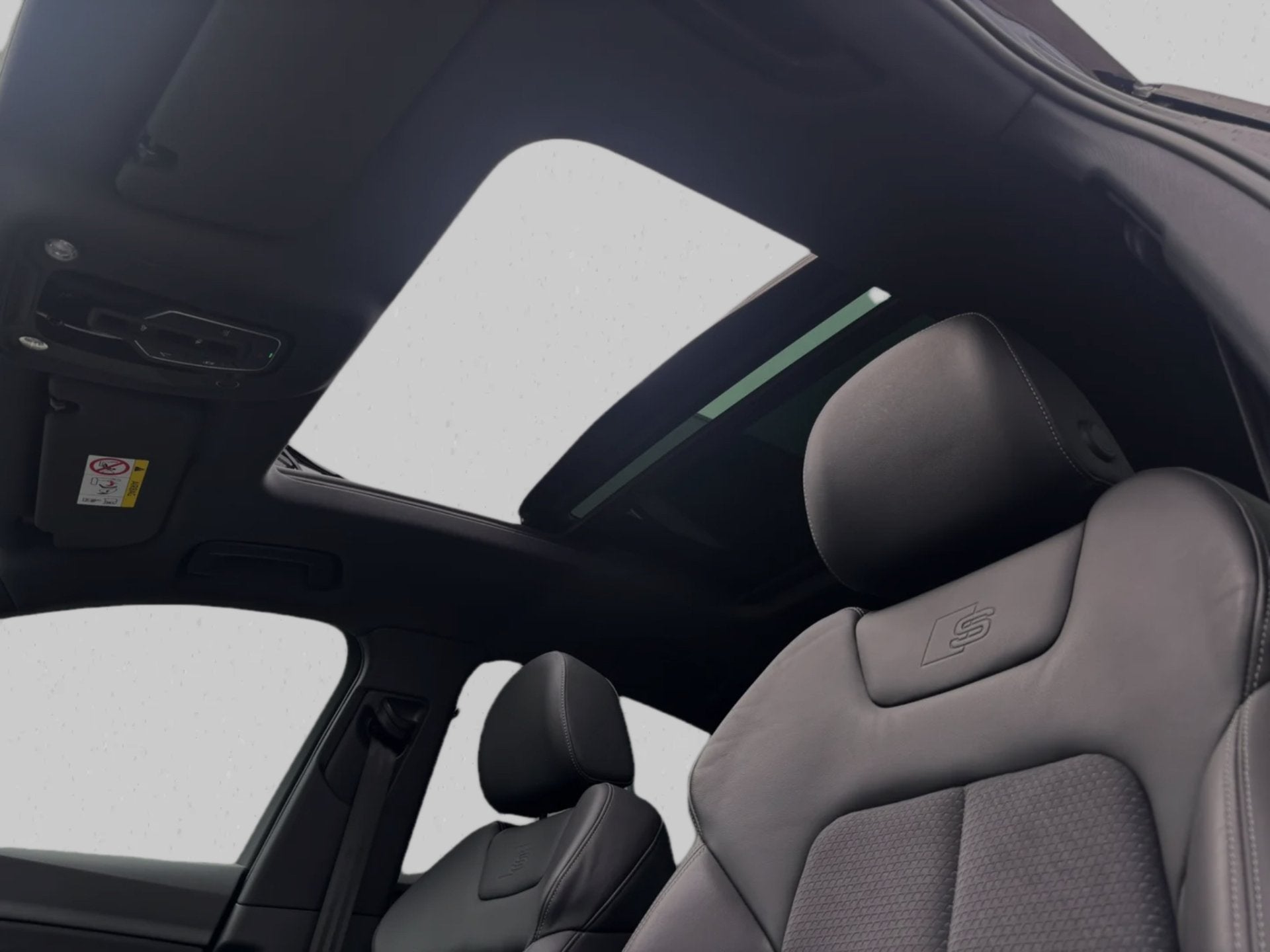 Audi E-tron Sportback 55 quattro S edition 95 kWh (NL-autoDe, Automaat, Zwart, 95 kWh, Vierwielaandrijving