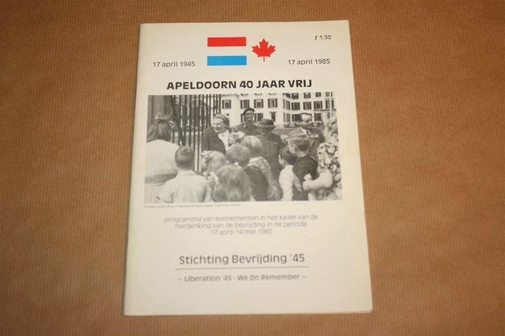 Apeldoorn 40 jaar vrij. 17 april 1945- 17-april 1985., Ophalen of Verzenden, Gelezen
