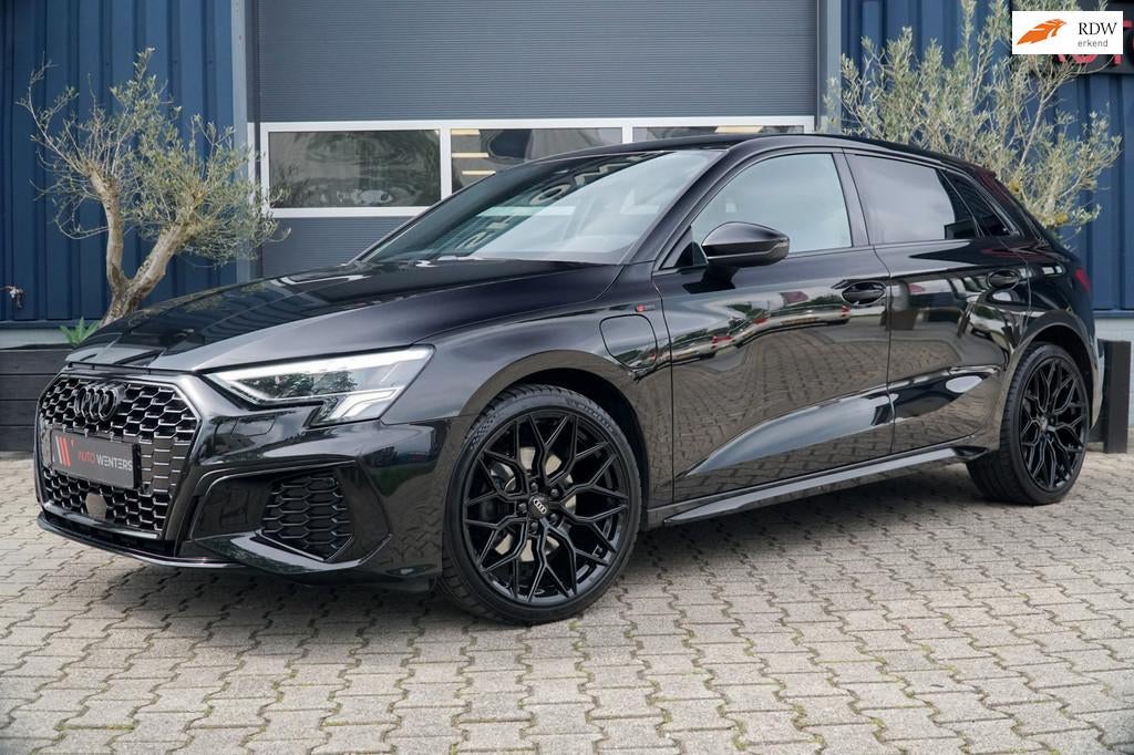 Audi A3 Sportback 40 TFSI e S line 204PK PHEV, Gebruikt, 4 cilinders, 1535 kg, Zwart