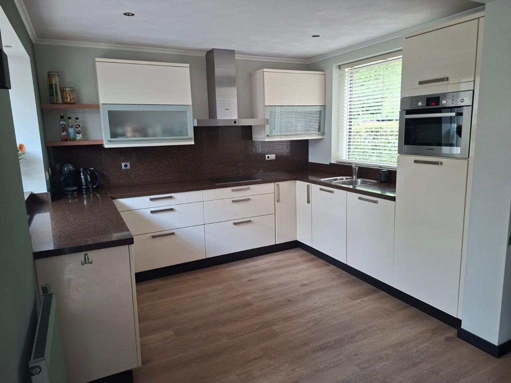 Magnolia Hoogglans Greeploze U-keuken, Ophalen, Gebruikt, Composiet, U-keuken