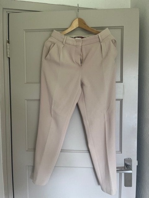 Max Mara Studio poedertint broek maat 36 kreukvrij, Max Mara Studio, Beige, Ophalen of Verzenden, Zo goed als nieuw