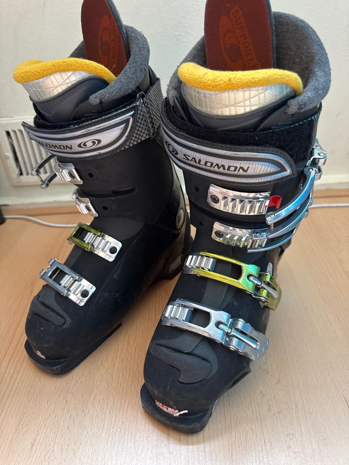 Salomon skischoenen maat 240 (36) voor competitieve skiër, Ophalen, 160 tot 180 cm, Gebruikt, Schoenen