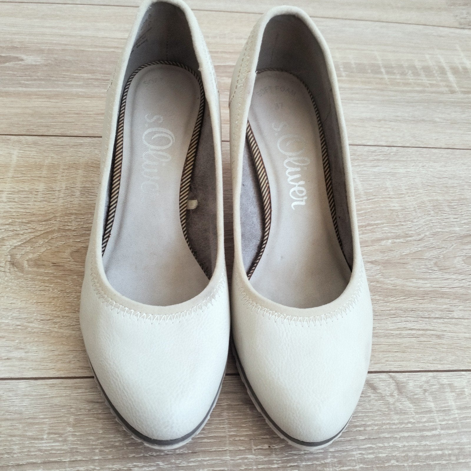 S' OLIVER off white schoen met hakje mt 37 in nette staat, Pumps, Wit, S oliver, Ophalen of Verzenden