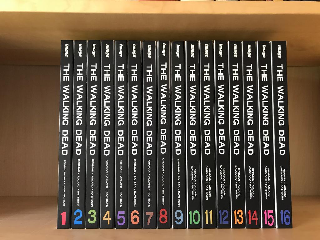 The Walking Dead deluxe hardcover vol. 1-16, Boeken, Strips | Comics, Zo goed als nieuw, Complete serie of reeks, Amerika, Ophalen of Verzenden