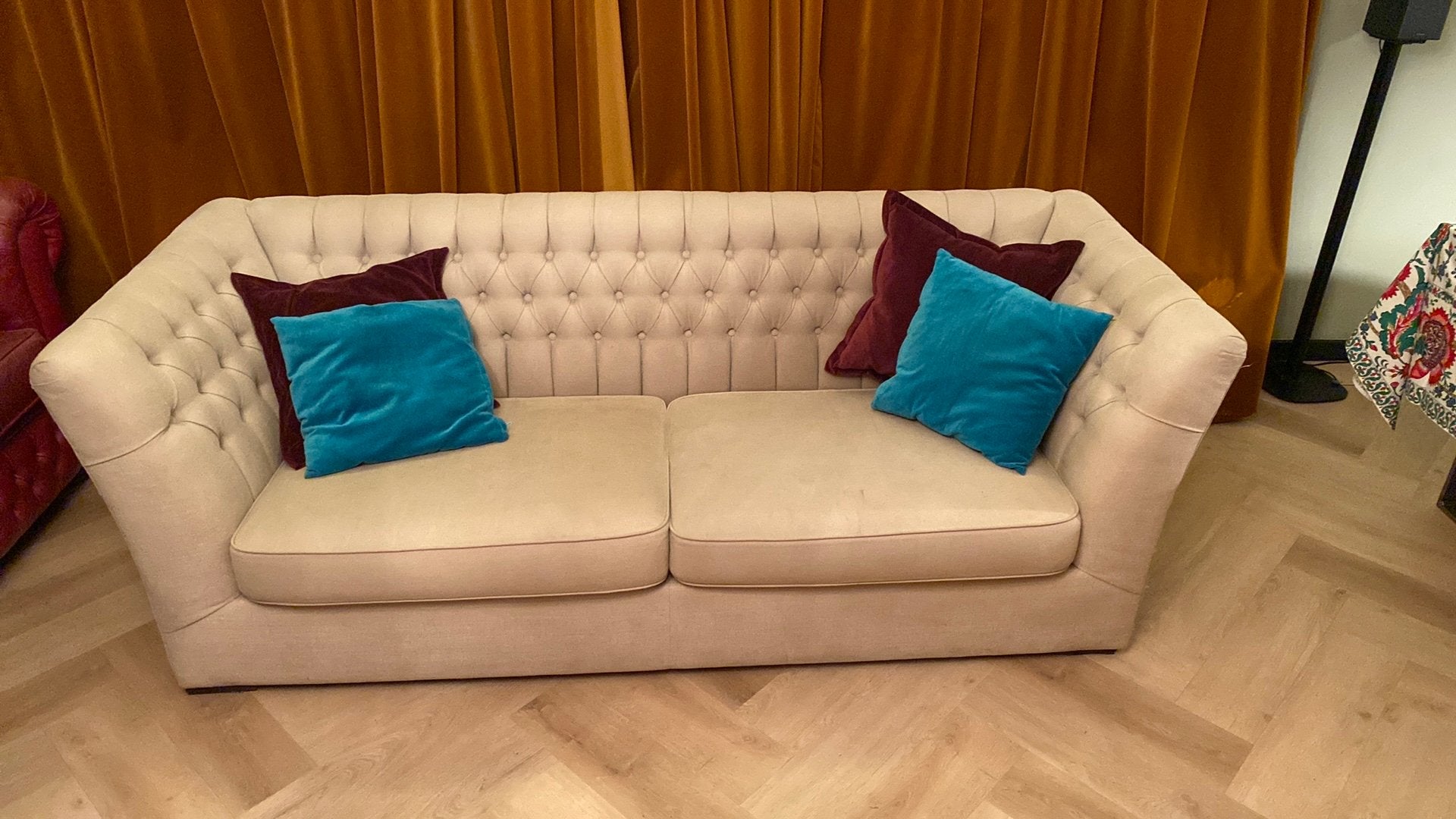 Landelijke Creme 2zits bank  type chesterfield, Ophalen, Zo goed als nieuw, 75 tot 100 cm, 200 tot 250 cm