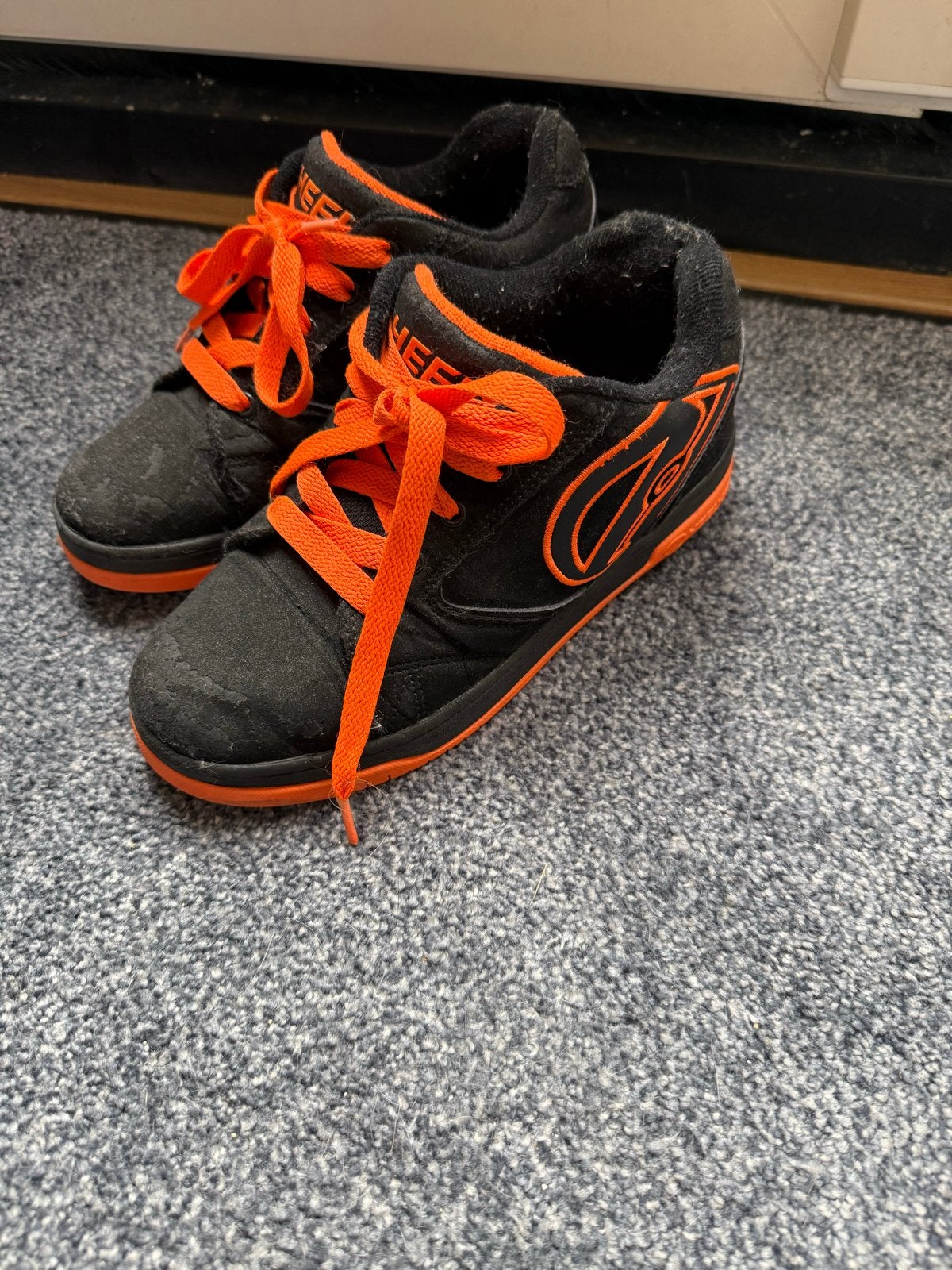 Heelys rolschoenen zwart/oranje - Maat 36,5, Ophalen, Gebruikt, Kinderen