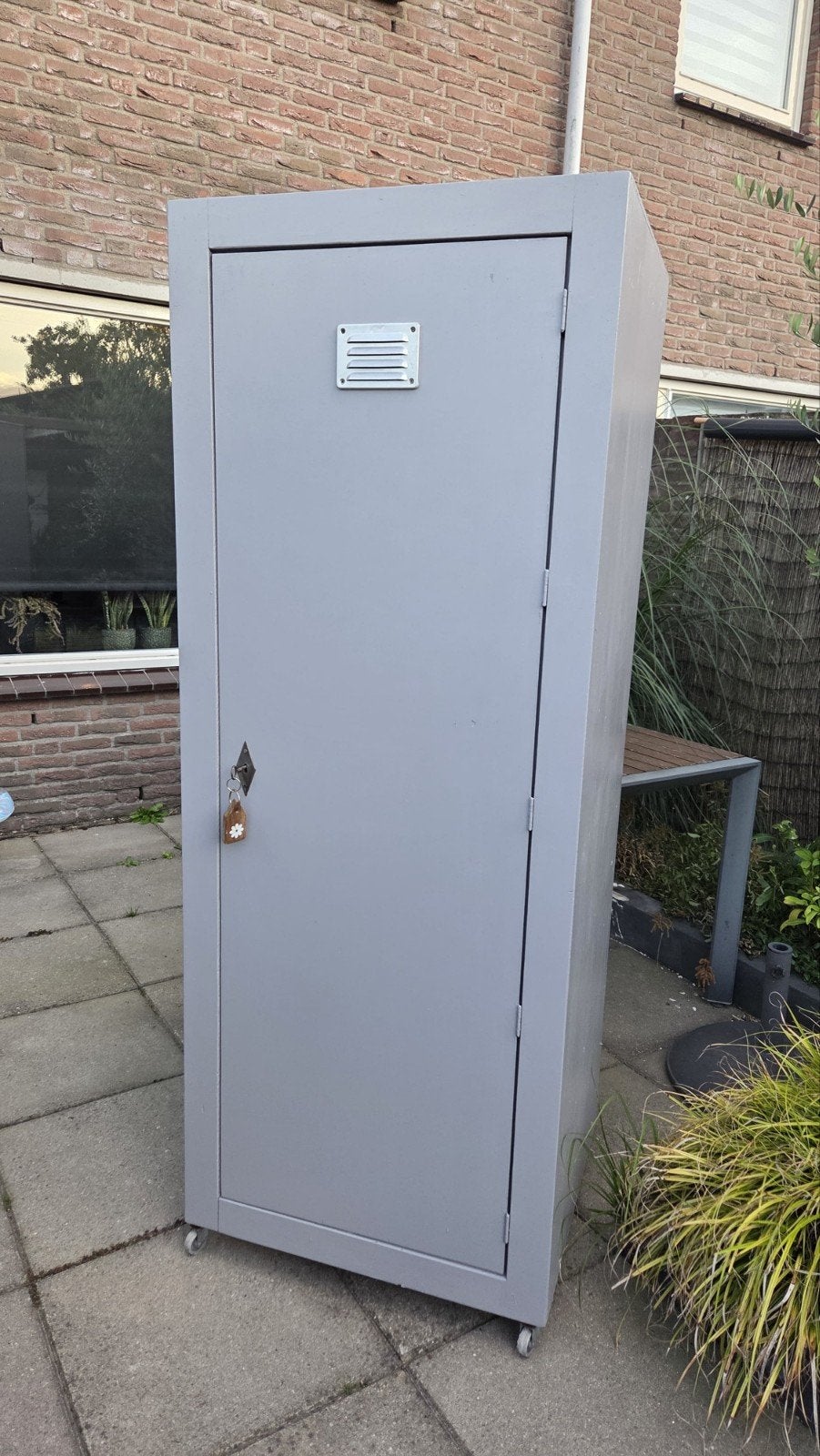 zadelkast op wieltjes, Dieren en Toebehoren, Ophalen, Zo goed als nieuw, Grijs