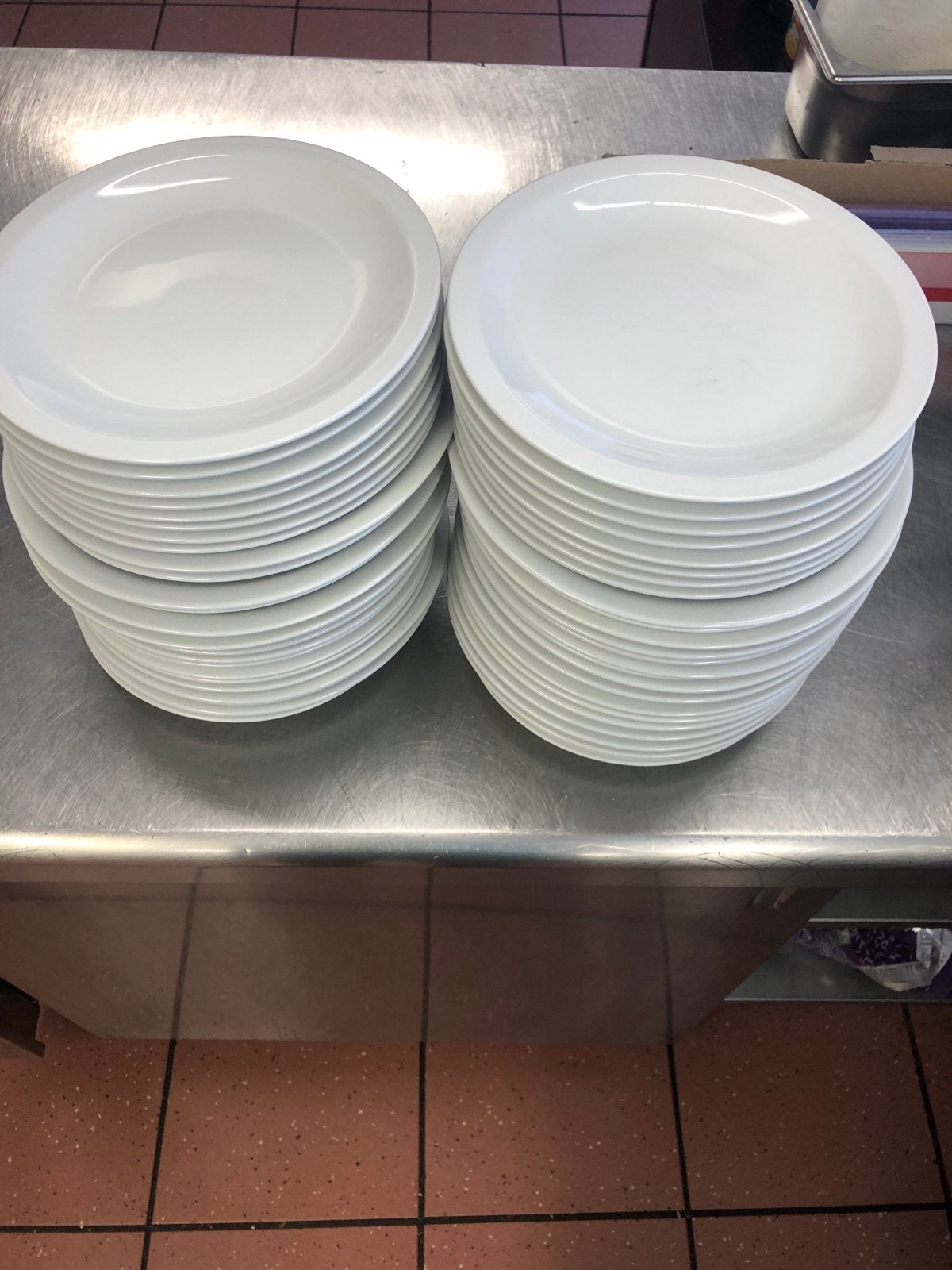 50 witte borden - ideaal voor horeca, Gebruikt, Keramiek, Ophalen of Verzenden, Bord(en)