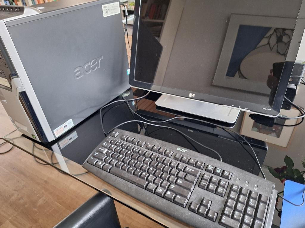 Desktopcomputer+monitor, Computers en Software, Desktop Pc's, Gebruikt, 2 tot 3 Ghz, SSD, 4 GB, Met videokaart, Met monitor, Ophalen