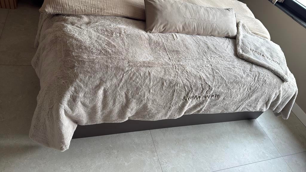 Riviera Maison furfinity set faux fur sand kleur nieuw!!, Ophalen, Nieuw, Eenpersoons, Kussen