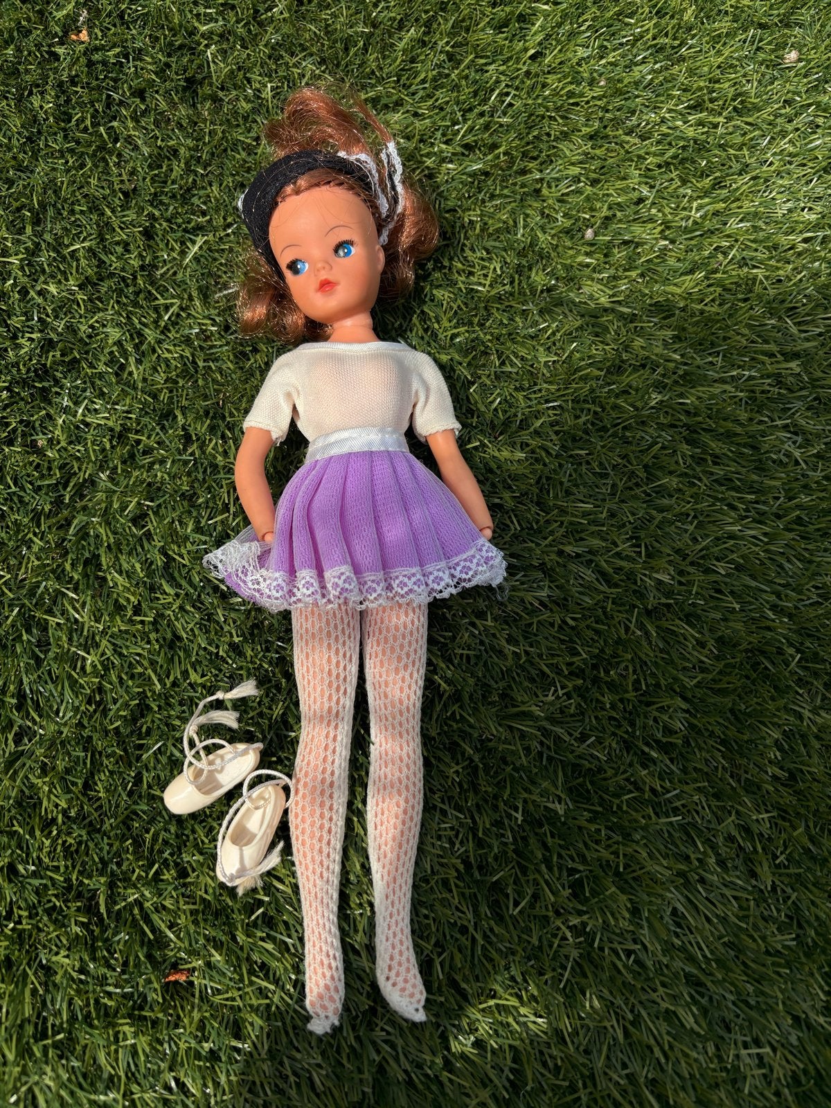 Vintage pop Sindy ballerina met paarse rok en kanten panty, Ophalen of Verzenden, Gebruikt, Overige typen
