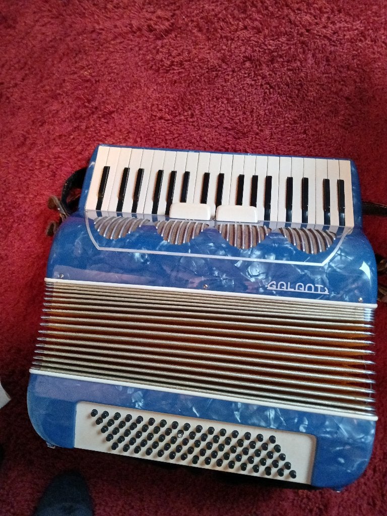 Galanti accordeon, Muziek en Instrumenten, Gebruikt, Overige formaten, Met koffer, Toetsaccordeon