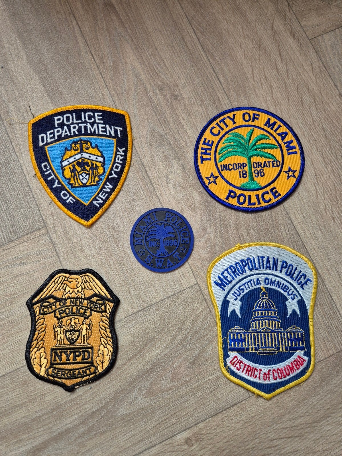 Amerikaanse Politie Batch: 2xNYPD, 2xMiami, D.C. Washington, Verzamelen, Ophalen of Verzenden, Overige soorten, Amerika, Embleem of Badge