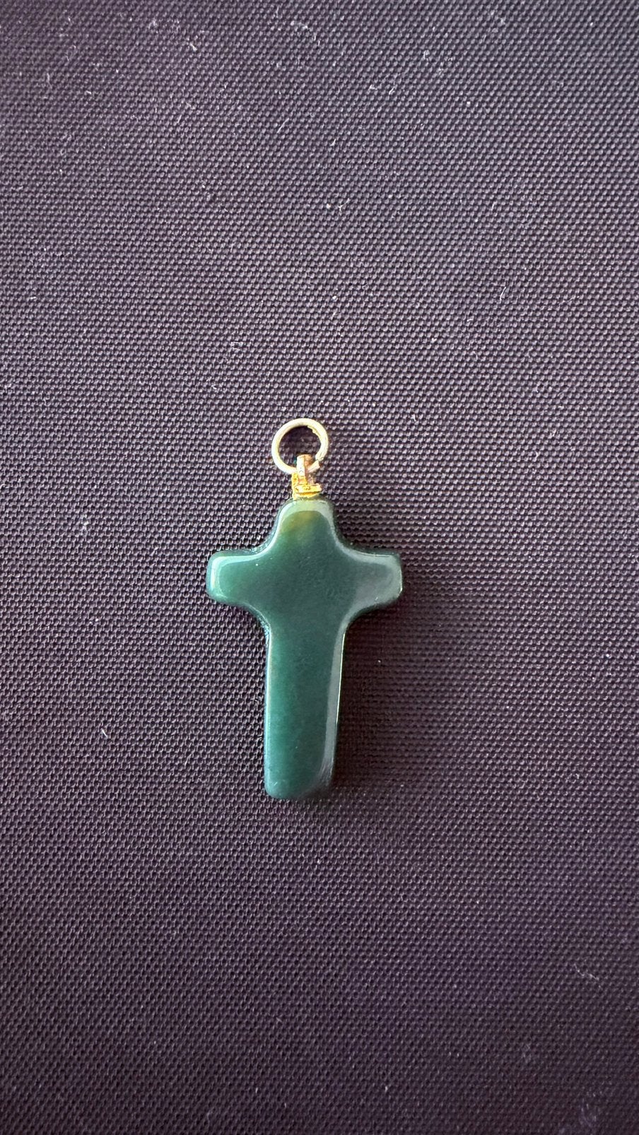 Ketting hanger Kruis Groene Jade, Nieuw, Ophalen of Verzenden, Steen of Mineraal, Kruis of Symbool