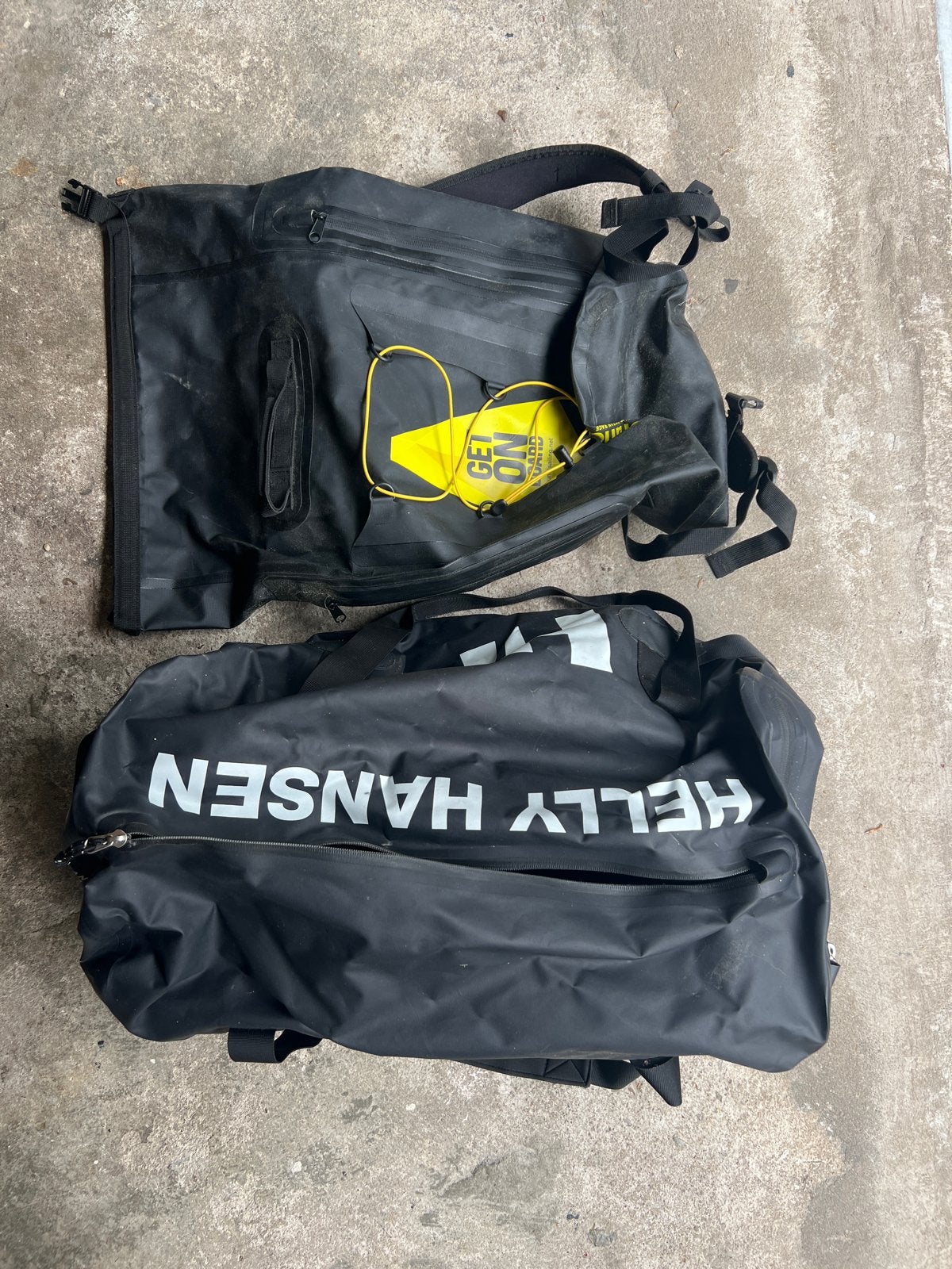 Helly Hansen en 'Get On' waterdichte tassen, Ophalen, 30 cm of meer, Gebruikt, Zwart