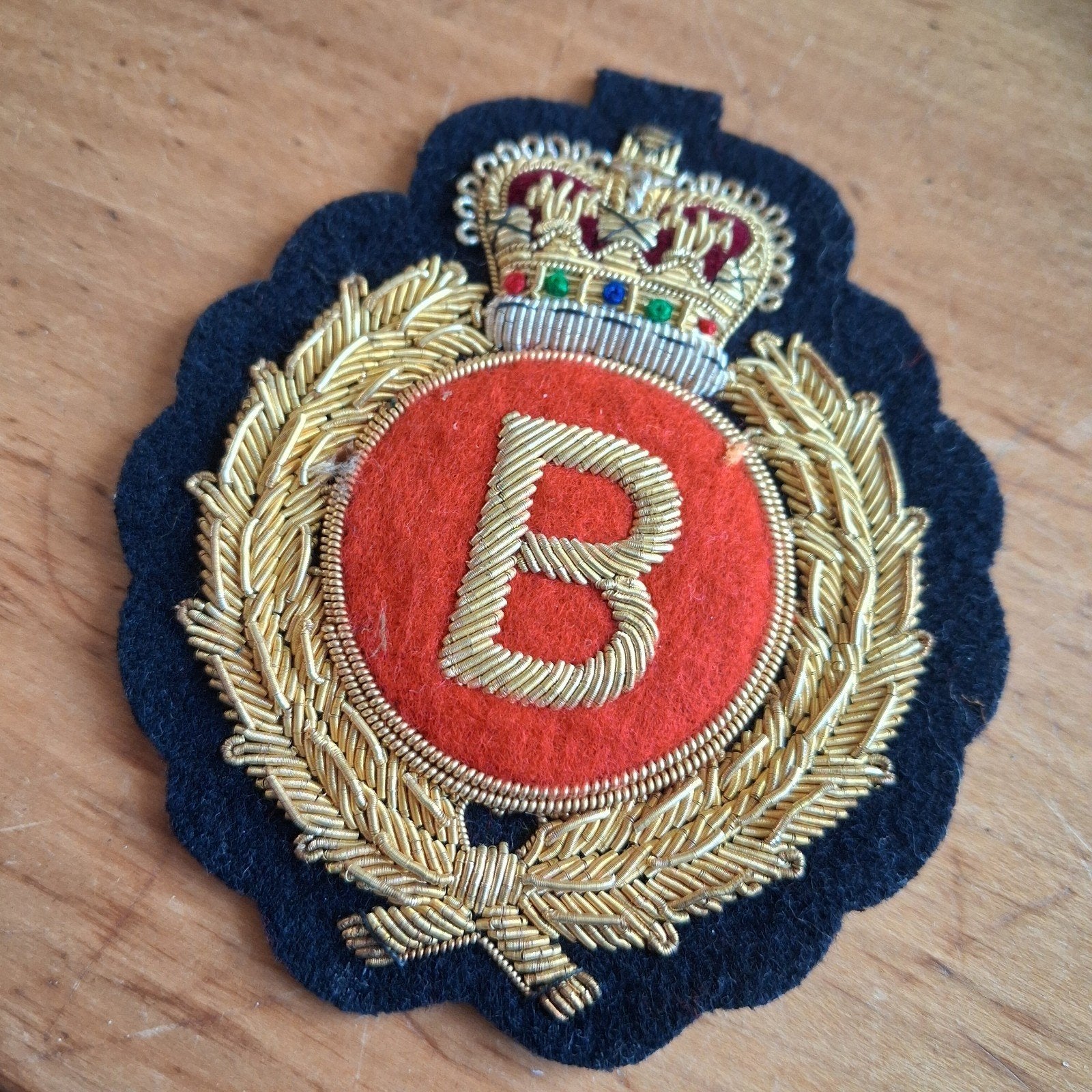 Queens Crown Initial Letter Embroidered Badge, Verzenden, Landmacht, Nederland, Embleem of Badge