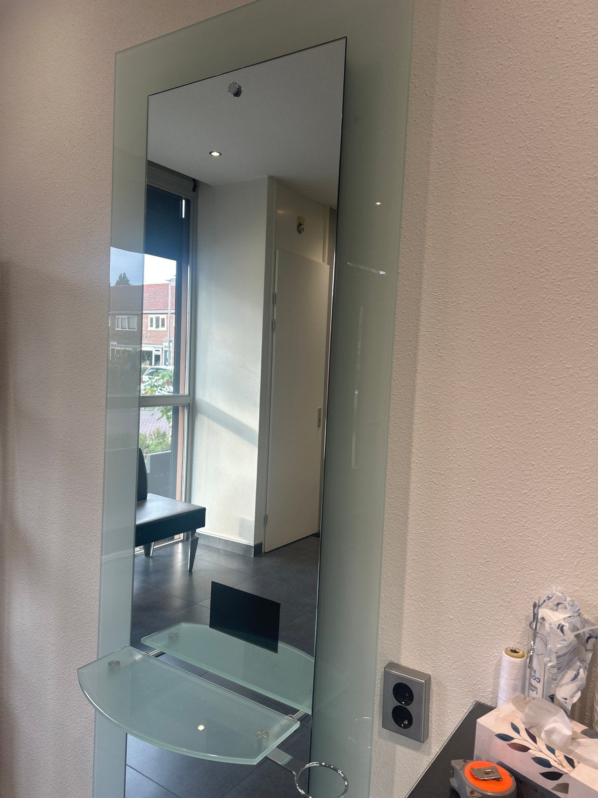 Mooie spiegel met plankjes en stopcontact 180x73 cm, Ophalen, Zo goed als nieuw, 150 tot 200 cm, Rechthoekig