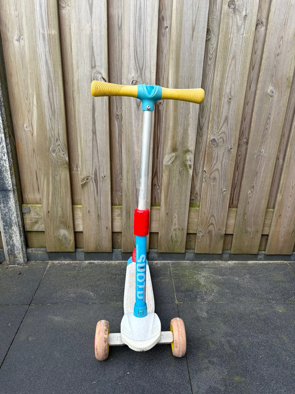 Suotu Kinderstep met lichtgevende wielen, Fietsen en Brommers, Ophalen, Gebruikt