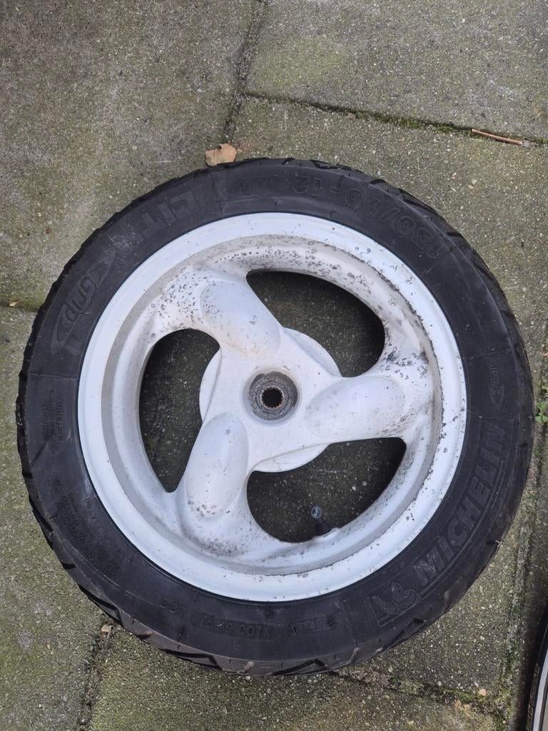 Kymco Agility achterwiel velg wit, Ophalen
